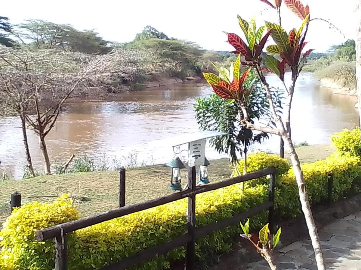 Lodge Mara River *