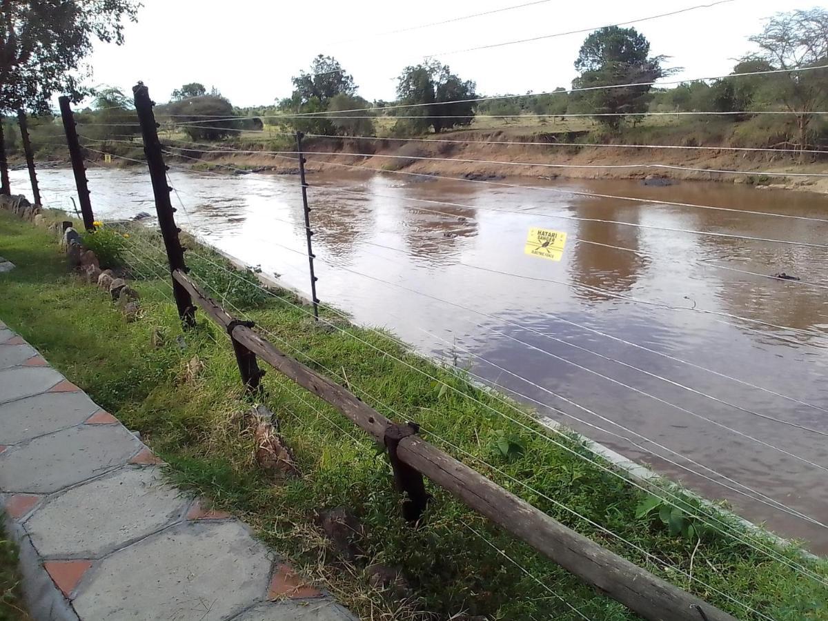 Lodge Mara River