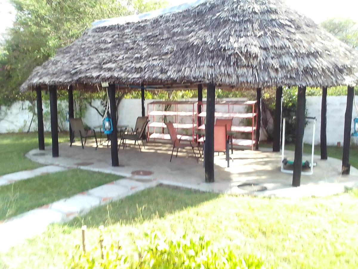 Lodge Mara River