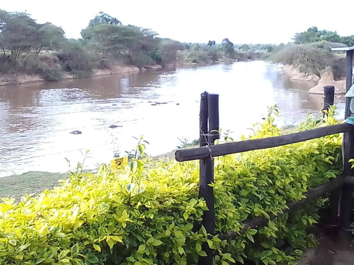 Lodge Mara River *
