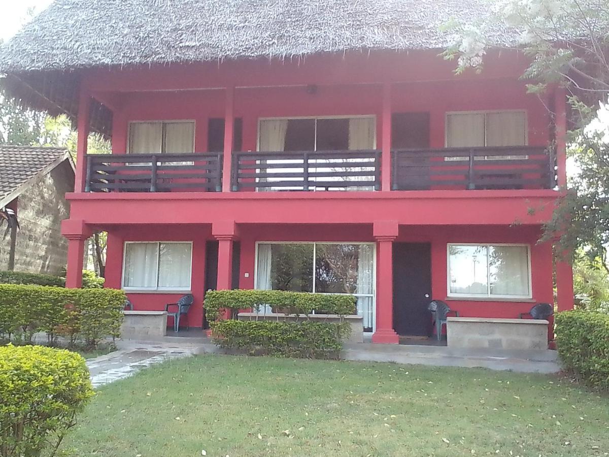 Lodge Mara River