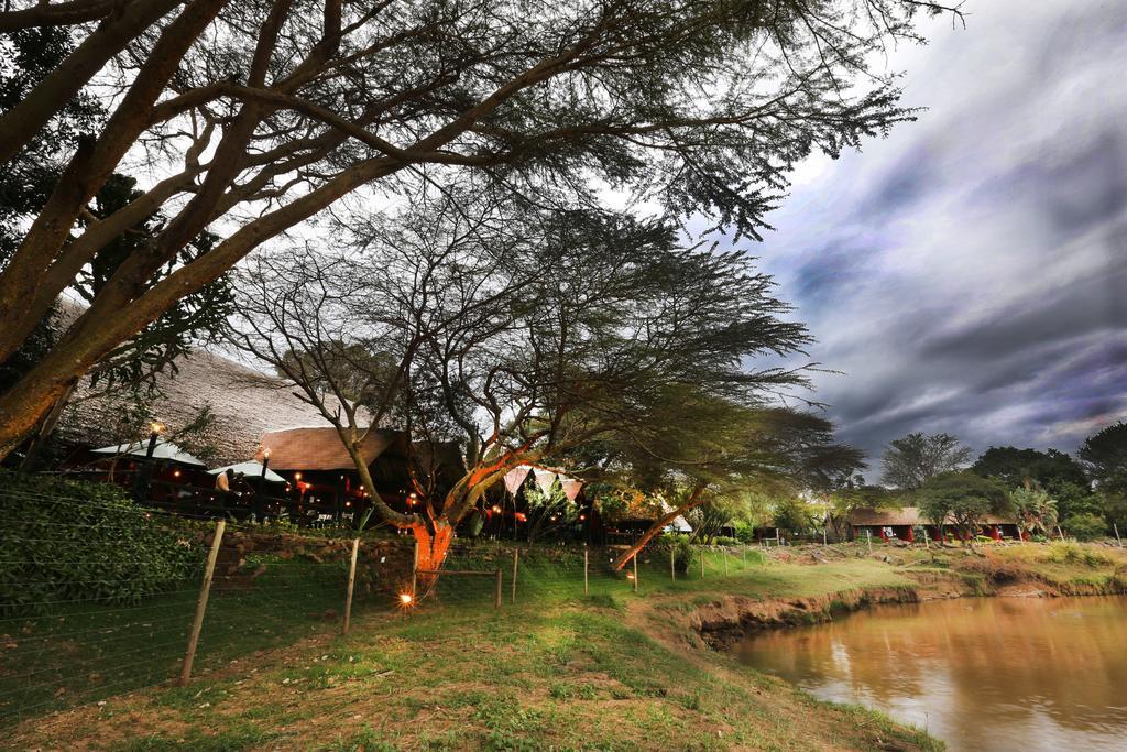 Lodge Mara River