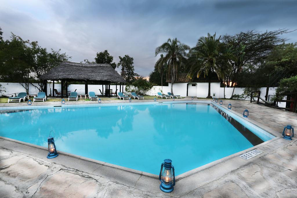 Lodge Mara River