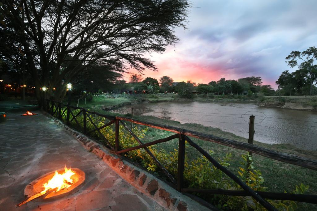 Lodge Mara River